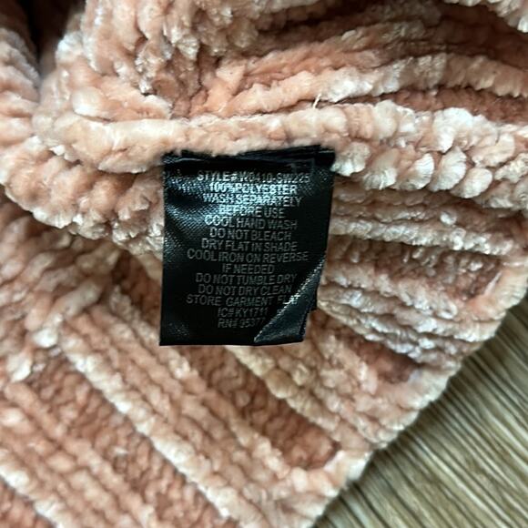 Sanctuary Light Pink Chenille Cropped Sweater Size Small - Picture 3 of 4